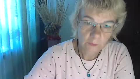 Vanillaxcreamy online show from September 26, 8:44 am