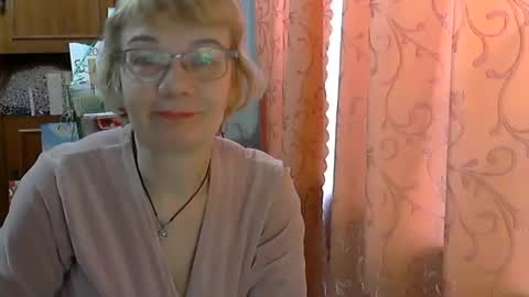Vanillaxcreamy online show from February 15, 9:27 am