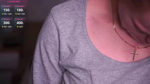 Snapshot of vanille_mystery chatting on October 21, 4:54 pm Sophie online show from October 21, 4:54 pm