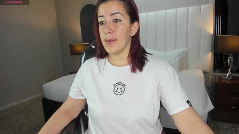 Snapshot of vanitysex chatting on February 6, 11:31 am Karine online show from February 6, 11:31 am