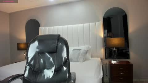 Snapshot of vanitysex chatting on February 3, 11:31 am Karine online show from February 3, 11:31 am