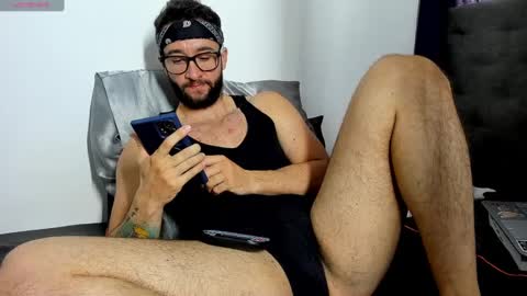 Snapshot of vann_helsing chatting on February 24, 7:09 pm Van online show from February 24, 7:09 pm