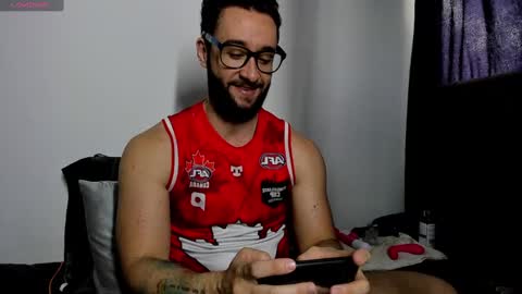 Snapshot of vann_helsing chatting on February 27, 4:43 pm Van online show from February 27, 4:43 pm