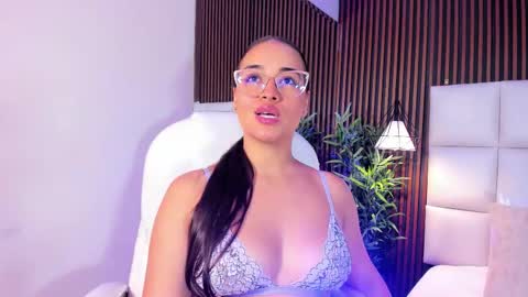 V A N N E S A   online show from December 1, 12:14 pm