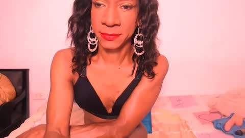 Snapshot of vannesascott chatting on December 13, 1:37 am VANNESA online show from December 13, 1:37 am