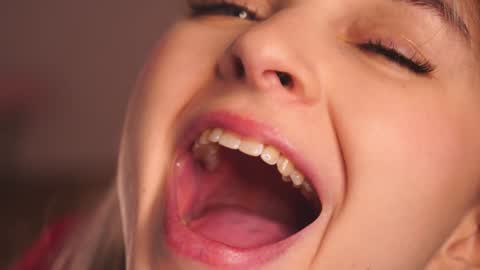 Heeeeey Im Hanna the art of tease  online show from December 7, 4:37 am