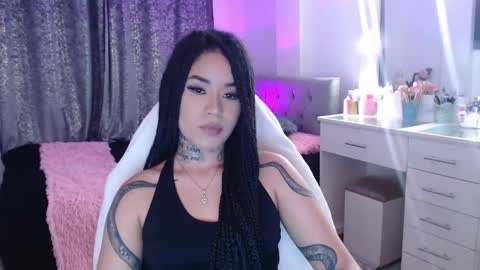 Snapshot of vayolett_bass chatting on October 28, 4:35 am Vayolett Bass online show from October 28, 4:35 am