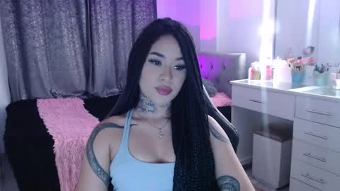 Snapshot of vayolett_bass chatting on October 27, 4:34 am Vayolett Bass online show from October 27, 4:34 am