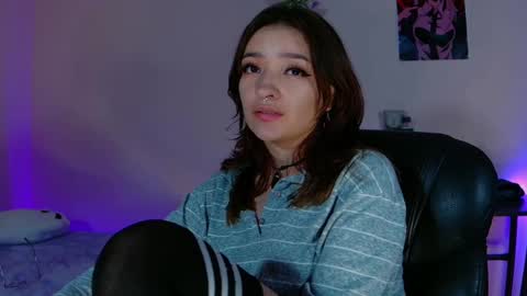 Snapshot of vayolett_dakotta chatting on December 2, 8:06 pm Vayolett online show from December 2, 8:06 pm