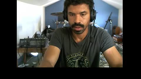 Snapshot of vbigidux chatting on December 23, 4:12 am vbigidux online show from December 23, 4:12 am