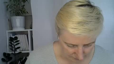 vea_motty online show from April 13, 3:05 pm