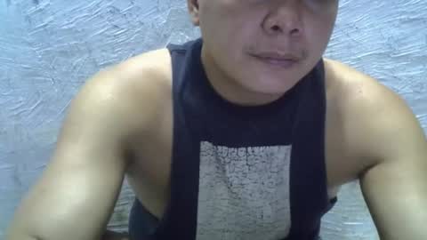 Snapshot of vee_horny01 chatting on February 14, 9:45 am vee online show from February 14, 9:45 am
