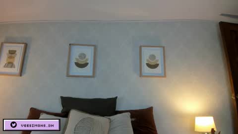 Vee Simons online show from January 5, 7:39 pm