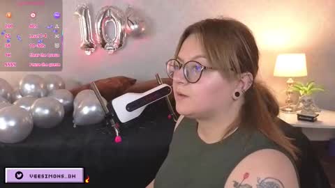 Vee Simons online show from January 8, 8:47 pm