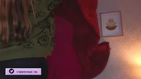 Vee Simons online show from July 16, 8:12 pm