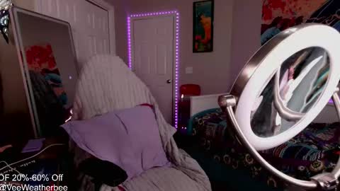 Violet Weatherbee online show from November 28, 5:15 am