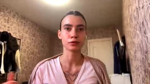 Mia online show from October 16, 9:31 am