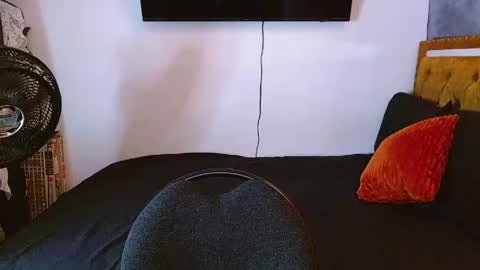 velk_hot1 online show from May 11, 4:04 pm