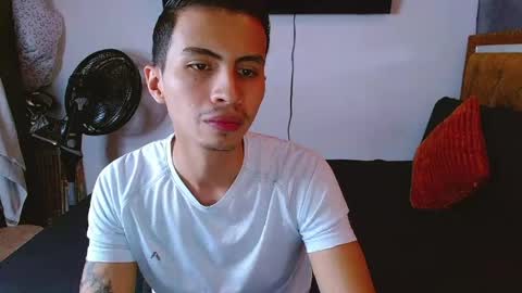 velk_hot1 online show from May 5, 1:50 pm