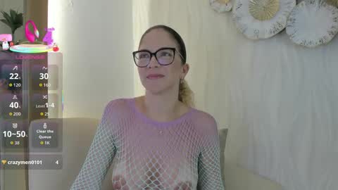 Snapshot of velora_ chatting on September 11, 3:41 am Velora online show from September 11, 3:41 am