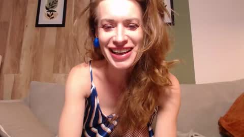 Lia Lin online show from October 3, 4:59 pm