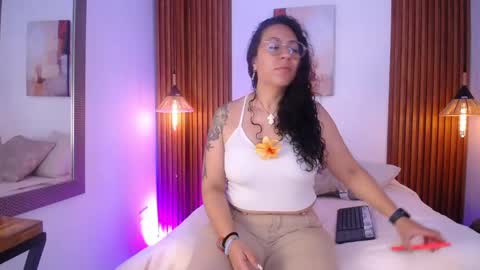 Emma Curly online show from April 29, 12:32 pm