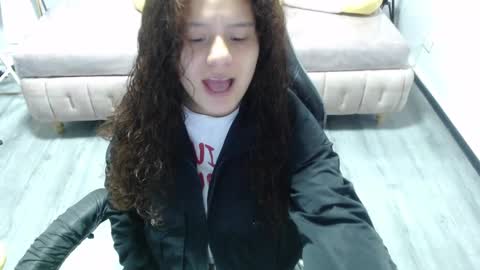 velvet_moon_v online show from November 18, 1:03 pm