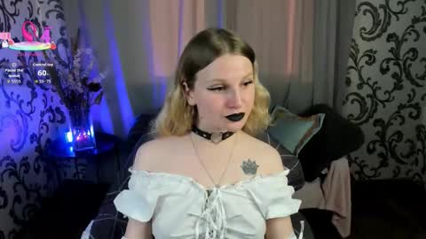 velvet_peach_ online show from October 17, 11:58 am