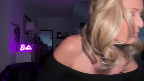 VelvetBarbie online show from February 6, 6:32 pm