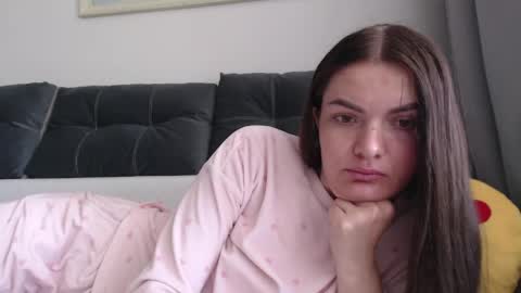 velvetmoon123 online show from May 5, 7:47 am