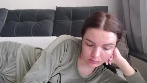 velvetmoon123 online show from May 6, 8:20 am