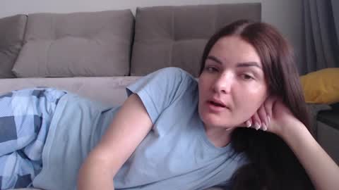 velvetmoon123 online show from April 10, 6:30 am