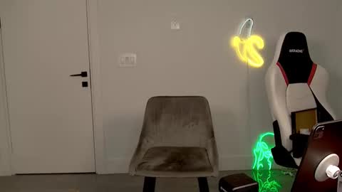 VelvetTGirl online show from March 6, 5:06 am