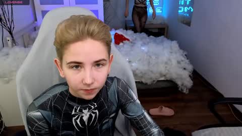 Snapshot of velvetvalkyries chatting on December 29, 1:49 pm CLEOshort hair TIna long hair online show from December 29, 1:49 pm