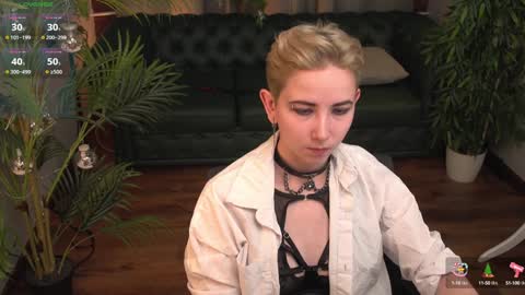 Snapshot of velvetvalkyries chatting on January 7, 2:08 pm CLEOshort hair TIna long hair online show from January 7, 2:08 pm