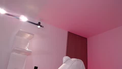 Snapshot of venus_art11 chatting on February 15, 8:44 am venus_art11 online show from February 15, 8:44 am