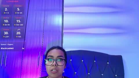 Snapshot of venus_hexxx chatting on September 21, 1:53 am venus_hexxx online show from September 21, 1:53 am
