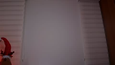 Snapshot of venus_leroy chatting on December 21, 3:25 am Venus online show from December 21, 3:25 am