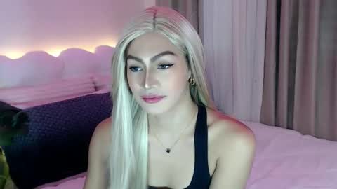 Venus Sunrise Bombshell online show from April 15, 5:38 pm