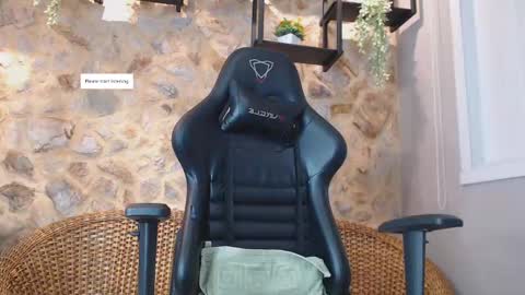 Venus Blazer  online show from September 30, 12:15 pm