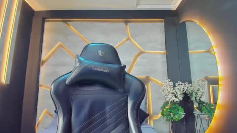 Venus Blazer  online show from October 17, 11:25 am