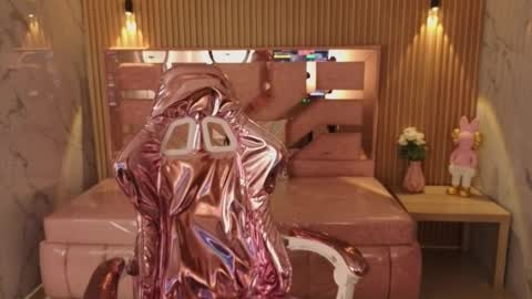 venuss online show from April 8, 2:42 pm