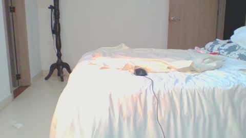 Snapshot of vergagolosa22 chatting on March 1, 9:18 am vergagolosa22 online show from March 1, 9:18 am