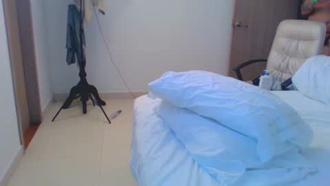 Snapshot of vergagolosa22 chatting on January 19, 12:28 am vergagolosa22 online show from January 19, 12:28 am