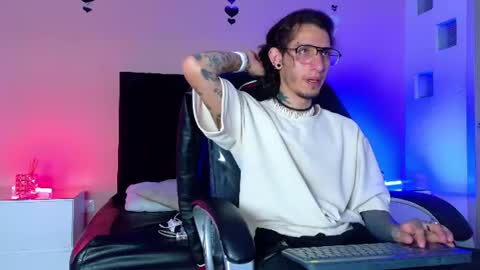 vergil_noir online show from July 15, 4:40 am