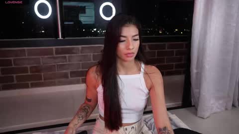 Snapshot of vero_cam chatting on February 19, 1:29 am vero_cam online show from February 19, 1:29 am