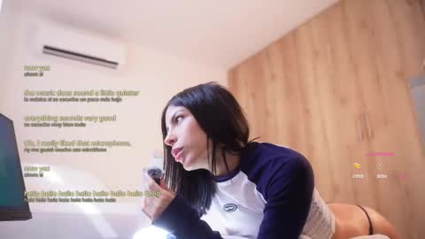 Veronica online show from March 14, 2:43 pm