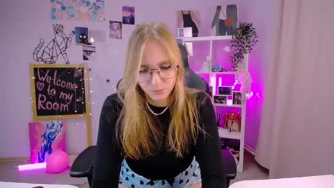 VERONICA online show from February 19, 12:00 pm
