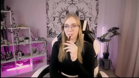 VERONICA online show from March 3, 6:24 pm