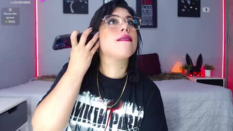 Snapshot of veronika_metalstar chatting on February 25, 12:27 pm Miss Veronika online show from February 25, 12:27 pm